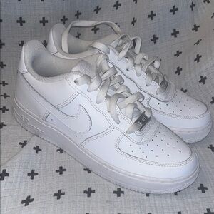 Nike Air Force White Low-Top Sneakers boys size 5Y